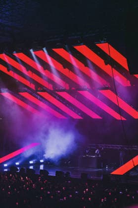 Hier stehen Deutschlands coolste Rapper : Haftbefehl bringt Frankfurt zum Beben – Comeback endet früher als erwartet - Mit Sohn und Maske auf der Bühne 7aIMG: 0573568 Frankfurt bebt: Haftbefehl feiert Comeback mit Deutschlands Rap-Elite – doch die Show endet frühHessen, Frankfurt am Main, Deutschland Copyright: 7aktuell.dex xVincentxBrücker 0573568 20260920_7a_HAFTBEFEHL_573568