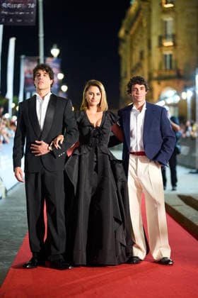 San Sebastian - La Bola Negra Screening Javier Calvo, Penelope Cruz, Javier Ambrossi attended La Bola Negra Red Carpet during 74th San Sebastian International Film Festival at Victoria Eugenia Theatre on September 20, 2026 in Donostia San Sebastian, Spain Photo by ABACAPRESS.COM San Sebastian Euskadi Spain  Copyright: xABACAx