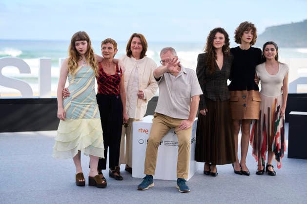 September 21, 2026, Madrid, Madrid, Spain: MaroÂa Gandiaga, Daniel Monzo³n, Zoe Bonafonte, Manuela Calle, Adelfa Calvo, Belo n Cruz, Carla DomoÂnguez attended Ruega por nosotras Photocall during 74th San Sebastian International Film Festival at Kursaal Palace on September 21, 2026 in Donostia San Sebastian, Spain Madrid Spain - ZUMAg15_ 20260921_zaf_g15_001 Copyright: xJackxAbuinx