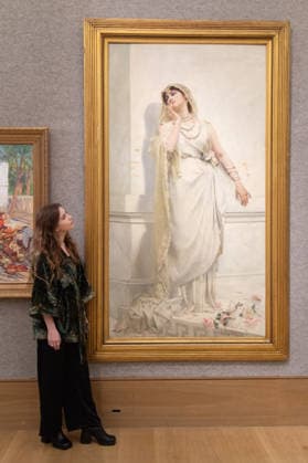 Bonhams 19th Century and British Impressionist Art Sale Photocall at Bonhams, London, UK - 21 September 2026 A staff member views Sur le seuil by Alcide ThÃ ophile Robaudi (est. Â£15k - Â£20k) which is to go on auction at Bonhams 19th Century and British Impressionist Art Sale on 23rd September 2026 at Bonhams in London, England, UK on Monday 21 September, 2026., Credit:Justin Ng Avalon UK, England, London, Bonhams  Copyright: xJustinxNgx xAvalonx 1137029910