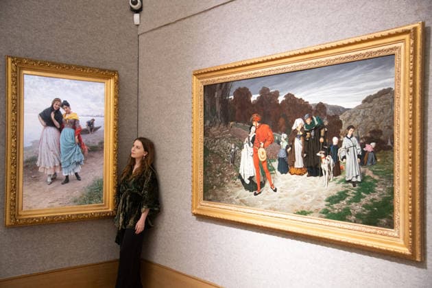Bonhams 19th Century and British Impressionist Art Sale Photocall at Bonhams, London, UK - 21 September 2026 A staff member views Confidences by Eugen von Blaas (est. Â£40k - Â£60k) and (R) - DÃ part du fiancÃ (Departure of the Betrothed) by James Jacques Joseph Tissot (est. Â£150k - Â£250k) which is to go on auction at Bonhams 19th Century and British Impressionist Art Sale on 23rd September 2026 at Bonhams in London, England, UK on Monday 21 September, 2026., Credit:Justin Ng Avalon UK, England, London, Bonhams  Copyright: xJustinxNgx xAvalonx 1137029915