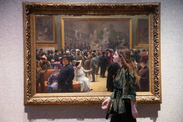 Bonhams 19th Century and British Impressionist Art Sale Photocall at Bonhams, London, UK - 21 September 2026 A staff member views Au Salon des Artistes Francais en 1911 by Henri Adolphe Laissement (est. Â£100k - Â£150k) which is to go on auction at Bonhams 19th Century and British Impressionist Art Sale on 23rd September 2026 at Bonhams in London, England, UK on Monday 21 September, 2026., Credit:Justin Ng Avalon UK, England, London, Bonhams  Copyright: xJustinxNgx xAvalonx 1137029936