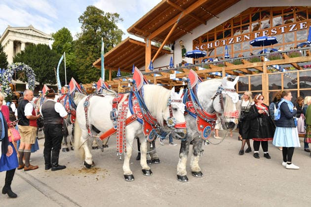 Pferde Wiesn 2026 SixtWiesn 3. Tag Theresienwiese Festzelt Schützenfesthalle Oktoberfest München 21. Sept. 2026