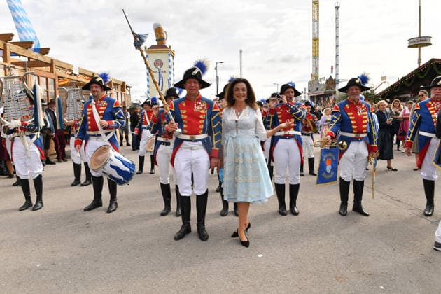 Uschi Dämmrich von Luttitz Wiesn 2026 SixtWiesn 3. Tag Theresienwiese Festzelt Schützenfesthalle Oktoberfest München 21. Sept. 2026
