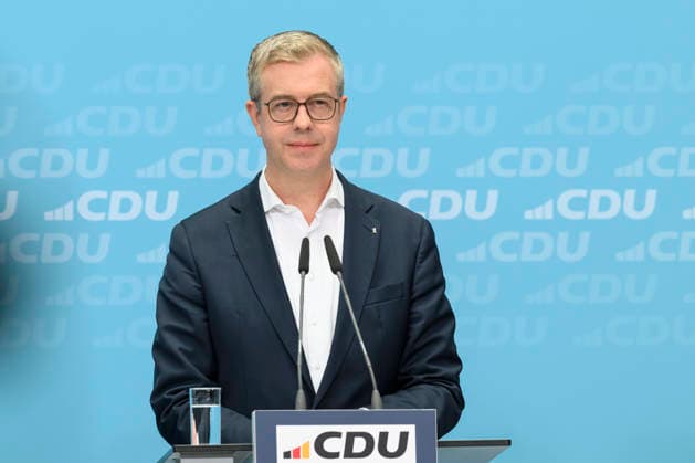 im Bild v.l.: CDU-Spitzenkandidaten für Berlin, Stefan Evers, GER, Berlin, Pressekonferenz mit dem Parteivorsitzenden der CDU Deutschlands und Bundeskanzler Friedrich Merz MdB, Pressekonferenz nach den Wahlen in Berlin und Mecklenburg Vorpommern - MV, 21.09.2026, Copyright: HMBxMedia UwexKoch