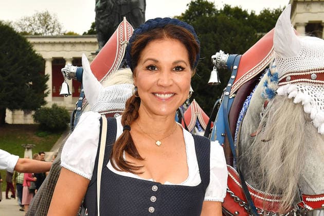 Karen Webb bei der Ankunft zu den Damenwiesn am 21.09.2026 beim Oktoberfest in Muenchen Karen Webb arrives at the Damenwiesn event on September 21, 2026 at the Oktoberfest in Munich, Germany Damenwiesn beim Oktoberfest 2026 in Muenchen