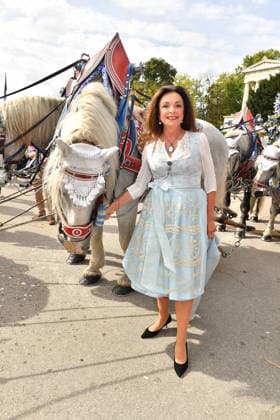Uschi Daemmrich von Luttitz bei der Ankunft zu den Damenwiesn am 21.09.2026 beim Oktoberfest in Muenchen Uschi Daemmrich von Luttitz arrives at the Damenwiesn event on September 21, 2026 at the Oktoberfest in Munich, Germany Damenwiesn beim Oktoberfest 2026 in Muenchen