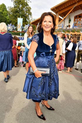 Claudia Obert bei der Ankunft zu den Damenwiesn am 21.09.2026 beim Oktoberfest in Muenchen Claudia Obert arrives at the Damenwiesn event on September 21, 2026 at the Oktoberfest in Munich, Germany Damenwiesn beim Oktoberfest 2026 in Muenchen