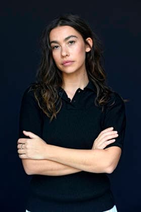 Greta Fernandez bei einem exklusiven Photoshooting mit dem Cast des Kinofilms Die Gäste auf dem 74. Internationalen Filmfestival San Sebastian Festival Internacional de Cine de San Sebastian im Hotel Maria Cristina. San Sebastian, 21.09.2026