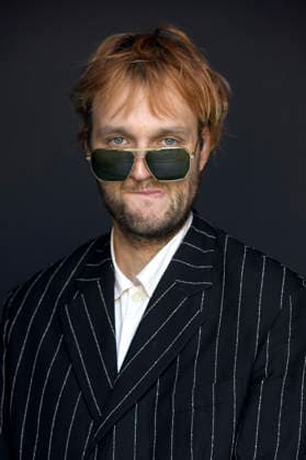 Jan Bülow bei einem exklusiven Photoshooting mit dem Cast des Kinofilms Die Gäste auf dem 74. Internationalen Filmfestival San Sebastian Festival Internacional de Cine de San Sebastian im Hotel Maria Cristina. San Sebastian, 21.09.2026