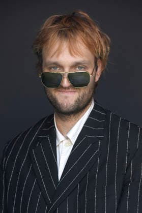 Jan Bülow bei einem exklusiven Photoshooting mit dem Cast des Kinofilms Die Gäste auf dem 74. Internationalen Filmfestival San Sebastian Festival Internacional de Cine de San Sebastian im Hotel Maria Cristina. San Sebastian, 21.09.2026