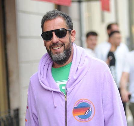 RECORD DATE NOT STATED IPA88808767 - Milan, photo by Mimmo Carriero—After stopping by Bacaro, a restaurant on Via Montenapoleone, Adam Sandler strolls through the streets of downtown. He is recognized immediately, and people ask him for photos and autographs, which he grants without hesitation. His wife Jackie follows him at a distance so as not to be recognized or photographed, and after entering the hotel—thinking no one is watching—they let themselves go, kissing and embracing before heading up to their room.  Copyright: xx xx IPA88808767