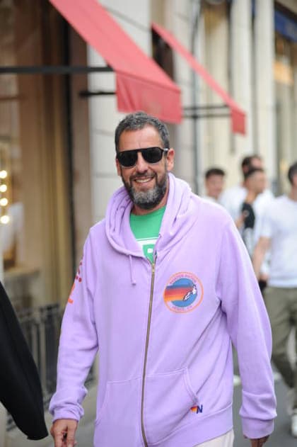 RECORD DATE NOT STATED IPA88808769 - Milan, photo by Mimmo Carriero—After stopping by Bacaro, a restaurant on Via Montenapoleone, Adam Sandler strolls through the streets of downtown. He is recognized immediately, and people ask him for photos and autographs, which he grants without hesitation. His wife Jackie follows him at a distance so as not to be recognized or photographed, and after entering the hotel—thinking no one is watching—they let themselves go, kissing and embracing before heading up to their room.  Copyright: xx xx IPA88808769