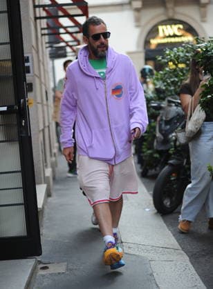 RECORD DATE NOT STATED IPA88808775 - Milan, photo by Mimmo Carriero—After stopping by Bacaro, a restaurant on Via Montenapoleone, Adam Sandler strolls through the streets of downtown. He is recognized immediately, and people ask him for photos and autographs, which he grants without hesitation. His wife Jackie follows him at a distance so as not to be recognized or photographed, and after entering the hotel—thinking no one is watching—they let themselves go, kissing and embracing before heading up to their room.  Copyright: xx xx IPA88808775