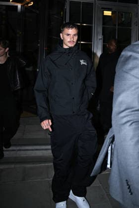 Romeo Beckham at the Burberry Spring Summer 2027 Ready-to-Wear Collection show during London Fashion Week (LFW) on September 21, 2026. Gedeon Taieb, Bestimage. Celebrities at the Burberry Spring Summer 2027 Ready-to-Wear Collection show during London Fashion Week (LFW) on September 21, 2026, London, United Kingdom  Copyright: xGedeonxTaiebx xBestimagexGedeonxTaiebx xBestimagex