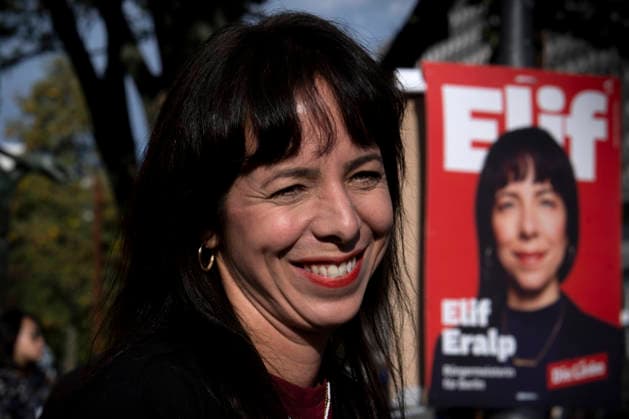 Elif Eralp, Die Linke Wahlkampfabschluss DEU, Deutschland, Germany, Berlin, 18.09.2026 Elif Eralp , Spitzenkandidatin der Partei Die Linke in Berlin bei einer Kundgebung zum Wahlkampfabschluss der Partei Die Linke fuer die Abgeordnetenhauswahl am 20. September 2026 vor dem Roten Rathaus in Berlin Deutschland en: Elif Eralp , lead candidate of the Left Party Die Linke in Berlin at a rally to mark the end of the Left Party s election campaign for the Berlin House of Representatives election on September 20 2026 in front of the Red City Hall Rotes Rathaus in Berlin Germany .