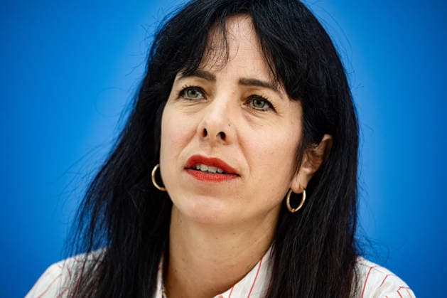 Spitzenkandidatin der Linken in Berlin Elif Eralp in der Bundespressekonferenz in Berlin am 21.09.2026. Die Linke hat die Wahlen in Berlin mit etwa 25,7% gewonnen und in Mecklenburg-Vorpommern etwa 6,5% der Stimmen erhalten. Pressekonferenz der Linke in der Bundespressekonferenz nach der Wahlen in Mecklenburg-Vorpommern und Berlin