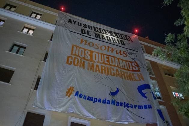 Rally against Maricarmen’s eviction and in defense of the right to housing in Madrid, Spain - 22 Sep 2026 Activists unfurl a banner on the façade of the building where Maricarmen lives. A rally held under the slogan Maricarmen Stays. The eviction of Maricarmen—an 87-year-old resident of Madrid’s Retiro neighborhood—is currently on temporary hold while the Tenants Union and local residents mobilize to prevent her ousting by a real estate investment fund. Madrid Spain Copyright: xDavidxCanalesx xSOPAxImagesx David-Canales-1453036
