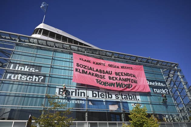 Environmental activists protest at CDU headquarters in Berlin BERLIN, GERMANY - SEPTEMBER 23: Environmental activists stage a protest at the Christian Democratic Union (CDU) headquarters, displaying banners on the building facade, in Berlin, Germany, on September 23, 2026. ROBIN WOOD activists climbed the CDU headquarters and unfurled the banner, criticizing the CDU-led federal government over what they described as insufficient action on climate protection and a lack of measures to counter the rise of the far-right Alternative for Germany (AfD). Halil Sagirkaya Anadolu Berlin Germany. Editorial use only. Please get in touch for any other usage.  Copyright: x2026xAnadoluxHalilxSagirkayax