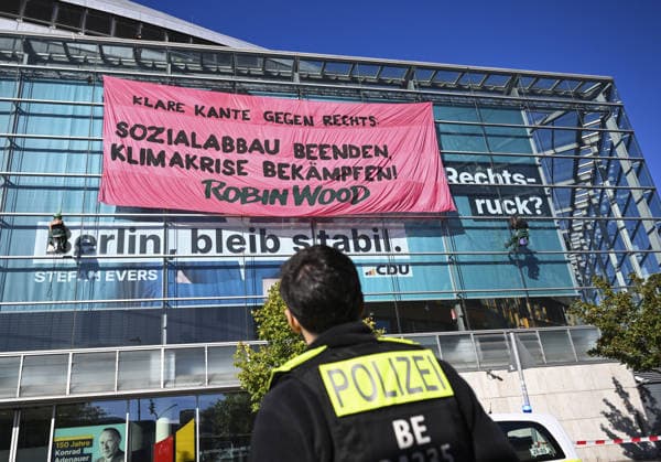 Environmental activists protest at CDU headquarters in Berlin BERLIN, GERMANY - SEPTEMBER 23: Environmental activists stage a protest at the Christian Democratic Union (CDU) headquarters, displaying banners on the building facade, in Berlin, Germany, on September 23, 2026. ROBIN WOOD activists climbed the CDU headquarters and unfurled the banner, criticizing the CDU-led federal government over what they described as insufficient action on climate protection and a lack of measures to counter the rise of the far-right Alternative for Germany (AfD). Halil Sagirkaya Anadolu Berlin Germany. Editorial use only. Please get in touch for any other usage.  Copyright: x2026xAnadoluxHalilxSagirkayax