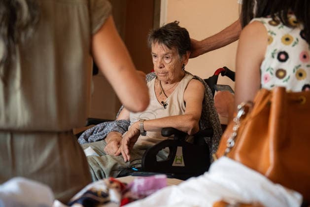 Maricarmen, an 87-year-old resident of Retiro, is facing her fourth eviction attempt. Maricarmen, moments before being evicted, on September 23, 2026, in Madrid, Spain. Maricarmen, an 87-year-old resident of Madrid’s Retiro neighborhood, is facing a fourth and final eviction attempt this Wednesday, the 23rd, from the home where she has lived for more than seven decades, at 46 Alcalde Sainz de Baranda Street. Maricarmen’s case has become one of the symbols of the struggle for access to housing in Madrid. In 1956, Maricarmen’s father signed a lease for that home, and after his death, the lease was transferred to his wife and, later, passed on to Maricarmen. SEPTEMBER 23, 2026 Fernando Sá Madrid Madrid Spain Copyright: xFernandoxSanchezx 7793653