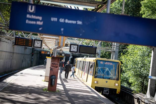 Zugang zur Haltestelle Messe West-Süd Gruga der U11 in der Stadt, Essen am Messegelände;Zugang zur Haltestelle Messe West-Süd Gruga der U11 in der Stadt, Essen am Messegelände, Essen Nordrhein-Westfalen Deutschland Haltestelle Messe West-Süd Grug
