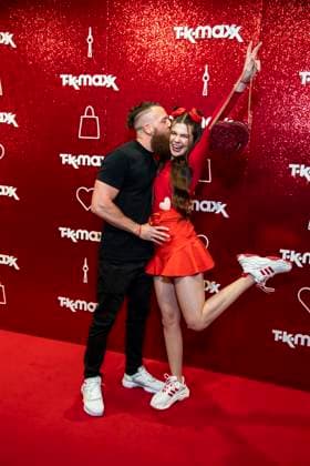 ABB TKMAXX- Toni Adriano Ammirabile und Klaudia Giez zu Gast auf dem roten Teppich bei der Neueroeffnung der TK Maxx Filiale am Alexanderplatz am 24.09.2026 in Berlin Berlin Deutschland