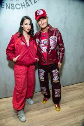 ABB TKMAXX- SÄ±la Sahin, mit Vater Zeki Sahin zu Gast auf dem roten Teppich bei der Neueroeffnung der TK Maxx Filiale am Alexanderplatz am 24.09.2026 in Berlin Berlin Deutschland