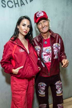 ABB TKMAXX- SÄ±la Sahin, mit Vater Zeki Sahin zu Gast auf dem roten Teppich bei der Neueroeffnung der TK Maxx Filiale am Alexanderplatz am 24.09.2026 in Berlin Berlin Deutschland