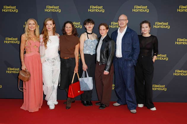 Jenny Elvers, Pheline Roggan, Catrin Striebeck, Johanna Polley, Eva Maria Jost, Gast und Zarah Schrade bei der Premiere des Kinofilms Hygge auf dem 34. Filmfest Hamburg 2026 im Cinemaxx Dammtor. Hamburg, 25.09.2026