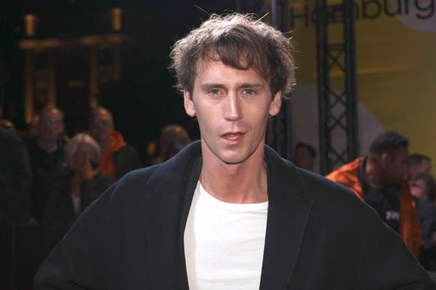 Oskar Belton bei der Premiere der ARD-Serie Friesenjunkies auf dem 34. Filmfest Hamburg 2026 im Cinemaxx Dammtor. Hamburg, 25.09.2026