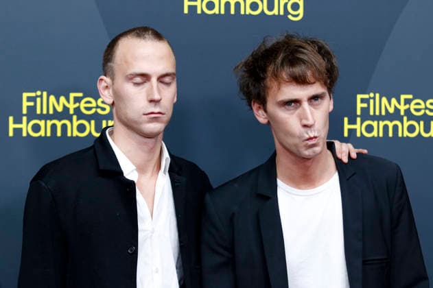 Emil Belton mit Bruder Oskar Belton bei der Premiere der ARD-Serie Friesenjunkies auf dem 34. Filmfest Hamburg 2026 im Cinemaxx Dammtor. Hamburg, 25.09.2026