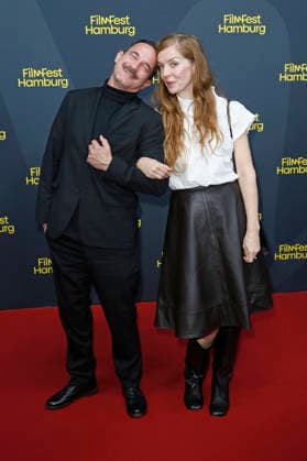 Sönke Möhring und Pheline Roggan bei der Premiere der ARD-Serie Friesenjunkies auf dem 34. Filmfest Hamburg 2026 im Cinemaxx Dammtor. Hamburg, 25.09.2026