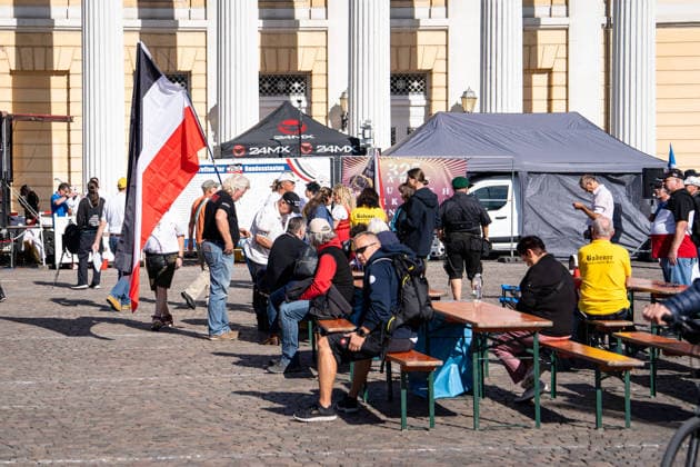 Reichsbürger marschieren in Darmstadt auf: Tausende Menschen mobilisieren zum Gegenprotest - Kaiserreich-Fahnen, Protest und Polizei Großeinsatz - 1500 Reichsbürger angekündigt 7aIMG: 0574197 Reichsbürger marschieren in Darmstadt auf: Hunderte Menschen mobilisieren zum GegenprotestHessen, Darmstadt, Deutschland Copyright: 7aktuell.dex x7aktuell 0574197 20260925_7a_REICHSBUERGERDARMSTADT_574197