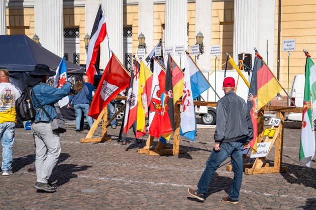 Reichsbürger marschieren in Darmstadt auf: Tausende Menschen mobilisieren zum Gegenprotest - Kaiserreich-Fahnen, Protest und Polizei Großeinsatz - 1500 Reichsbürger angekündigt 7aIMG: 0574205 Reichsbürger marschieren in Darmstadt auf: Hunderte Menschen mobilisieren zum GegenprotestHessen, Darmstadt, Deutschland Copyright: 7aktuell.dex x7aktuell 0574205 20260925_7a_REICHSBUERGERDARMSTADT_574205