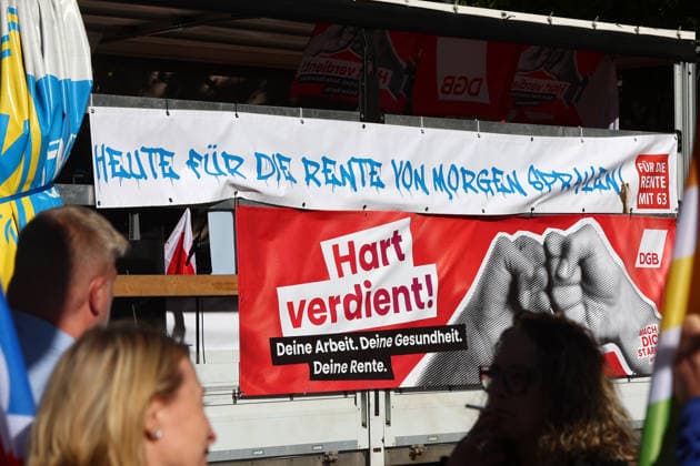 September 26, 2026, Nuremberg, Bayern, Germany: Demonstration against the labor reform in Nuremberg , Bayern , Germany . September 26th, 2026 Nuremberg Germany  - ZUMAe140 20260926_zip_e140_003 Copyright: xDavidexEliasx