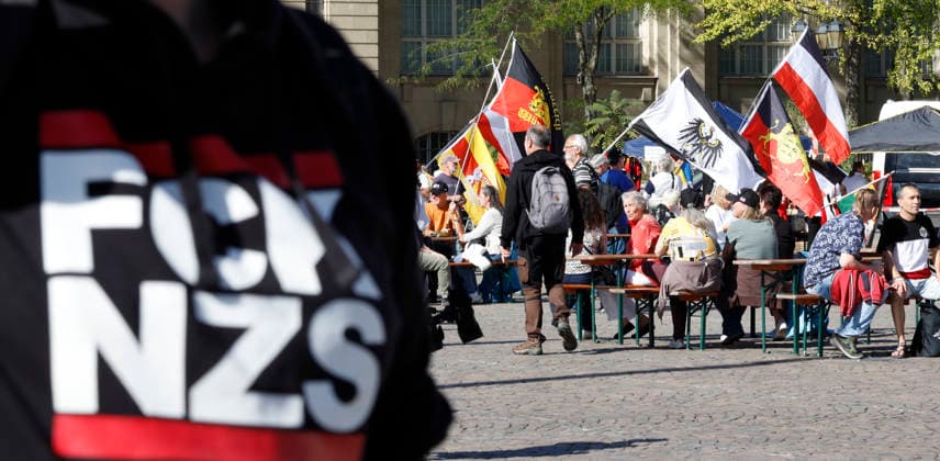 Reichsbürger Treffen 26.09.2026 Aufzug durch Darmstadt Innenstadt mit Fahnen und historischen Symbolen beabsichtigen Teilnehmer des Reichsbürger Treffen trotz Gegendemonstrationen und Auflagen hier Kundgebung auf dem Karolinenplatz Darmstadt Hessen Deutschland
