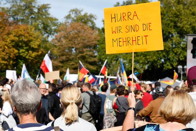 Reichsbürger Treffen 26.09.2026 Aufzug durch Darmstadt Innenstadt mit Fahnen und historischen Symbolen beabsichtigen Teilnehmer des Reichsbürger Treffen trotz Gegendemonstrationen und Auflagen hier Kundgebung auf dem Karolinenplatz Darmstadt Hessen Deutschland