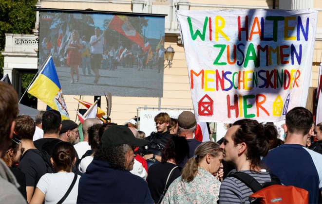 Reichsbürger Treffen 26.09.2026 Aufzug durch Darmstadt Innenstadt mit Fahnen und historischen Symbolen beabsichtigen Teilnehmer des Reichsbürger Treffen trotz Gegendemonstrationen und Auflagen hier Kundgebung auf dem Karolinenplatz Darmstadt Hessen Deutschland