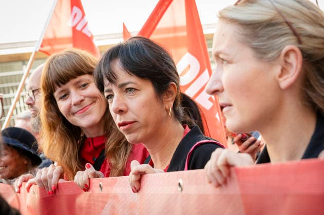 Kerstin Wolter + Elif Eralp + Ines Schwerdtner. EUR, Deutschland, Berlin, 26.09.2026: Kerstin Wolter, Elif Eralp, Ines Schwerdtner. Block der Partei Die Linke. Bundesweite Sozialproteste des DGB und seiner Mitgliedsgewerkschaften unter dem Motto Hart verdient! Deine Arbeit.Deine Gesundheit. Deine Rente.