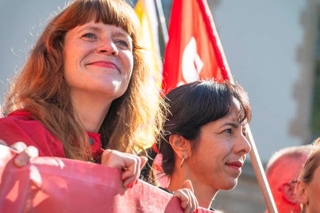 Kerstin Wolter + Elif Eralp + Ines Schwerdtner. EUR, Deutschland, Berlin, 26.09.2026: Kerstin Wolter, Elif Eralp, Ines Schwerdtner. Block der Partei Die Linke. Bundesweite Sozialproteste des DGB und seiner Mitgliedsgewerkschaften unter dem Motto Hart verdient! Deine Arbeit.Deine Gesundheit. Deine Rente.