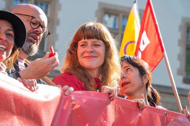 Kerstin Wolter + Elif Eralp + Ines Schwerdtner. EUR, Deutschland, Berlin, 26.09.2026: Kerstin Wolter, Elif Eralp, Ines Schwerdtner. Block der Partei Die Linke. Bundesweite Sozialproteste des DGB und seiner Mitgliedsgewerkschaften unter dem Motto Hart verdient! Deine Arbeit.Deine Gesundheit. Deine Rente.