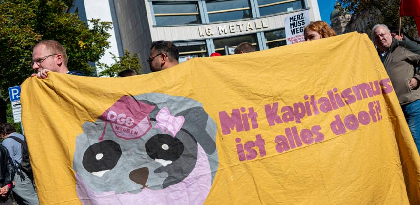 Sozialproteste des DGB EUR, Deutschland, Berlin, 26.09.2026: Es reicht für Alle und Merz muss weg! - Plakate , Transparente, Sprüche gegen den Sozialabbau der Bundesregierung. Sozialleistungen kürzen, Bundesweite Sozialproteste des DGB und seiner Mitgliedsgewerkschaften unter dem Motto Hart verdient! Deine Arbeit.Deine Gesundheit. Deine Rente.