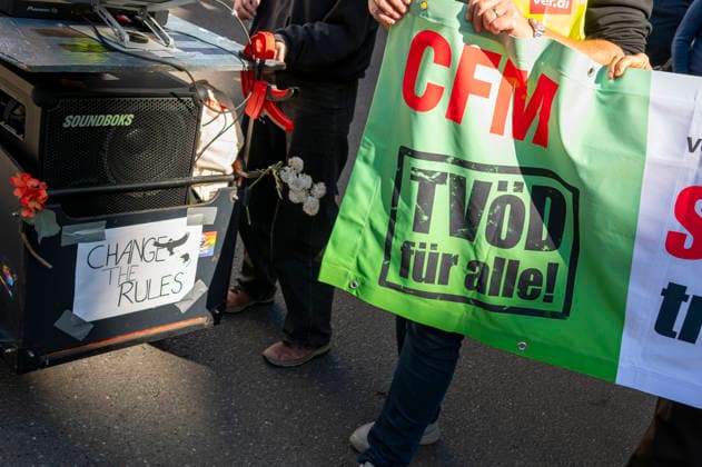 Sozialproteste des DGB EUR, Deutschland, Berlin, 26.09.2026: Es reicht für Alle und Merz muss weg! - Plakate , Transparente, Sprüche gegen den Sozialabbau der Bundesregierung. Sozialleistungen kürzen, Bundesweite Sozialproteste des DGB und seiner Mitgliedsgewerkschaften unter dem Motto Hart verdient! Deine Arbeit.Deine Gesundheit. Deine Rente.