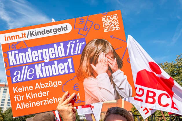 Sozialproteste des DGB EUR, Deutschland, Berlin, 26.09.2026: Es reicht für Alle und Merz muss weg! - Plakate , Transparente, Sprüche gegen den Sozialabbau der Bundesregierung. Sozialleistungen kürzen, Bundesweite Sozialproteste des DGB und seiner Mitgliedsgewerkschaften unter dem Motto Hart verdient! Deine Arbeit.Deine Gesundheit. Deine Rente.