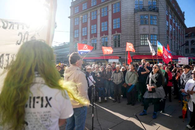 Felles aksjonsdag mot USA-baser i Norden Oslo 20260926. Freds- og solidaritetsorganisasjoner pa Jernbanetorget mot amerikanske militaerbaser i Norden lordag. Andre demonstrasjoner pagar bland annet Trondheim, Bergen og Tromso. Foto: Javad M. Parsa NTB Oslo Norge 6NNqTwMk3So EDITORIAL USE ONLY Ref:_POL6NNqTwMk3So.jpg Copyright: xJavadxM.xParsax xNTBx