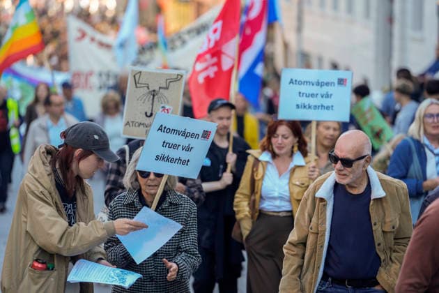 Felles aksjonsdag mot USA-baser i Norden Oslo 20260926. Freds- og solidaritetsorganisasjoner pa Jernbanetorget mot amerikanske militaerbaser i Norden lordag. Andre demonstrasjoner pagar bland annet Trondheim, Bergen og Tromso. Foto: Javad M. Parsa NTB Oslo Norge 9_66YIcsAIo EDITORIAL USE ONLY Ref:_POL9_66YIcsAIo.jpg Copyright: xJavadxM.xParsax xNTBx