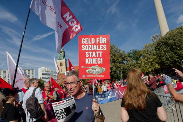 DGB-Demo gegen Sozialstaatsabbau 2026-09-26 Deutschland, Berlin Demonstration und Kundgebung vor dem Roten Rathaus im Rahmen des DGB-Aktionstages gegen Sozialstaatsabbau und Aufrüstung.