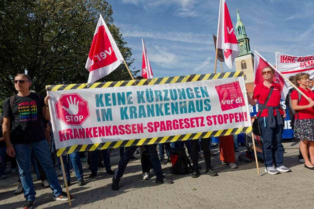 DGB-Demo gegen Sozialstaatsabbau 2026-09-26 Deutschland, Berlin Demonstration und Kundgebung vor dem Roten Rathaus im Rahmen des DGB-Aktionstages gegen Sozialstaatsabbau und Aufrüstung.