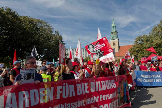 DGB-Demo gegen Sozialstaatsabbau 2026-09-26 Deutschland, Berlin Demonstration und Kundgebung vor dem Roten Rathaus im Rahmen des DGB-Aktionstages gegen Sozialstaatsabbau und Aufrüstung.